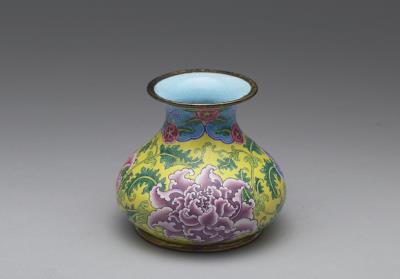 图片[2]-Pomegranate-shaped vase with painted enamel decor on copper, Qing dynasty, Qianlong reign (1736-1795)-China Archive